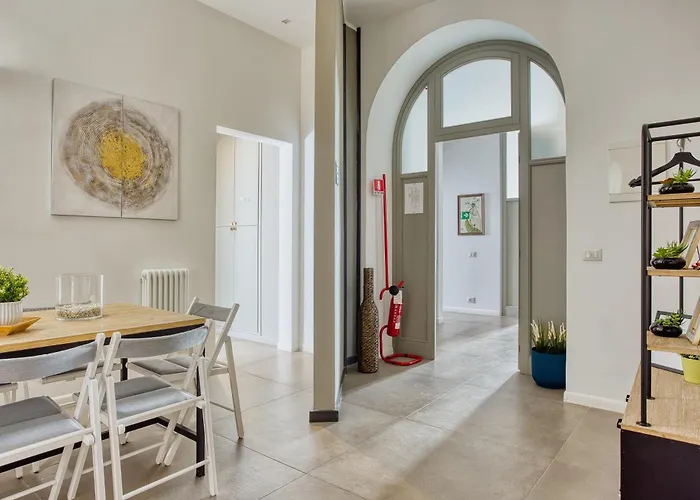 Clausim Domus: New Brightful Flat Next To The Vatican Apartment