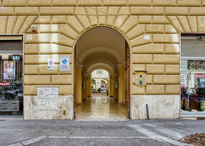 Clausim Domus: New Brightful Flat Next To The Vatican Apartment *